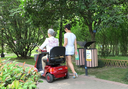 代步車讓老年人走更遠,更安全